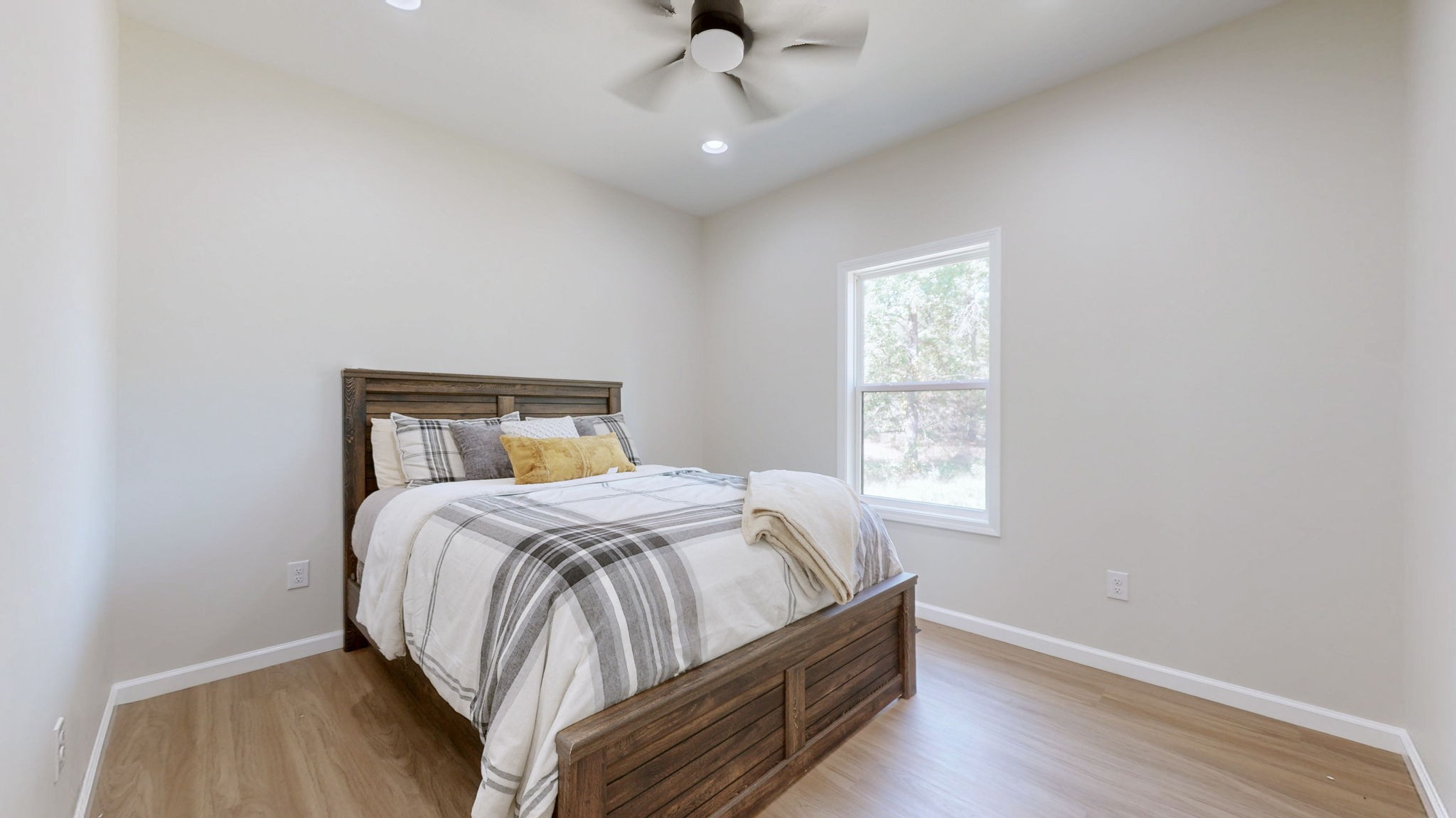 140 Jackson Forest Road Paris, TN 38242 - Photo 16 of 33 a bedroom with a bed and window
