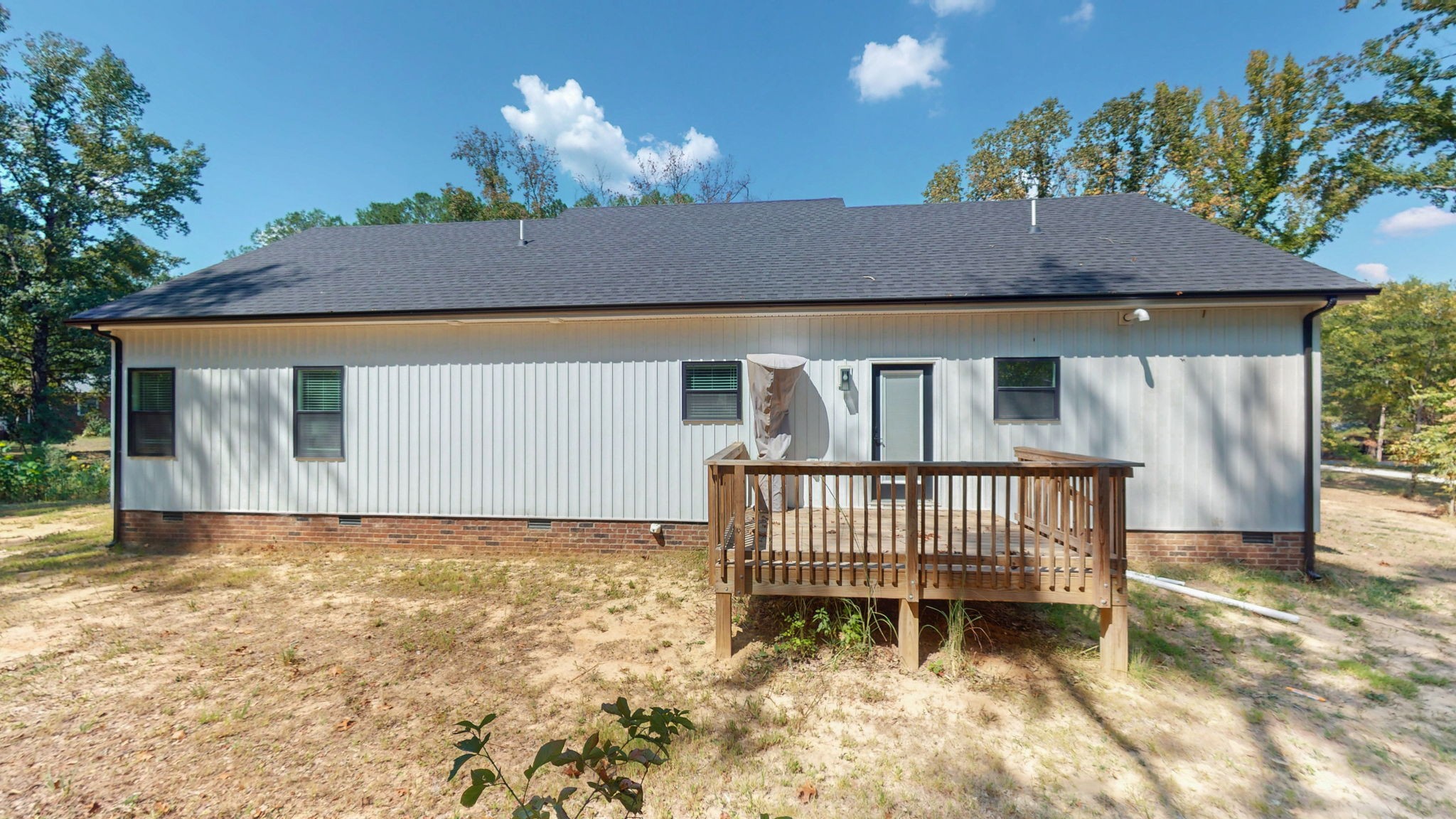 140 Jackson Forest Road Paris, TN 38242 - Photo 24 of 33 a front view of a house with garden