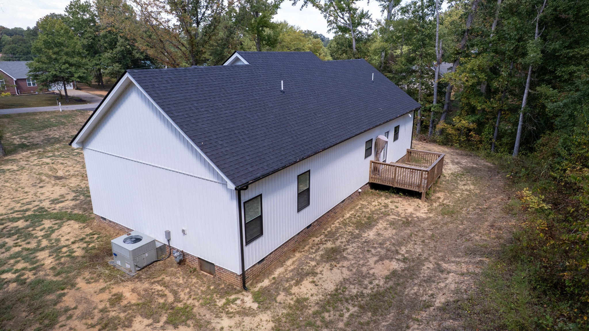 140 Jackson Forest Road Paris, TN 38242 - Photo 32 of 33 a aerial view of a house with yard and sitting area