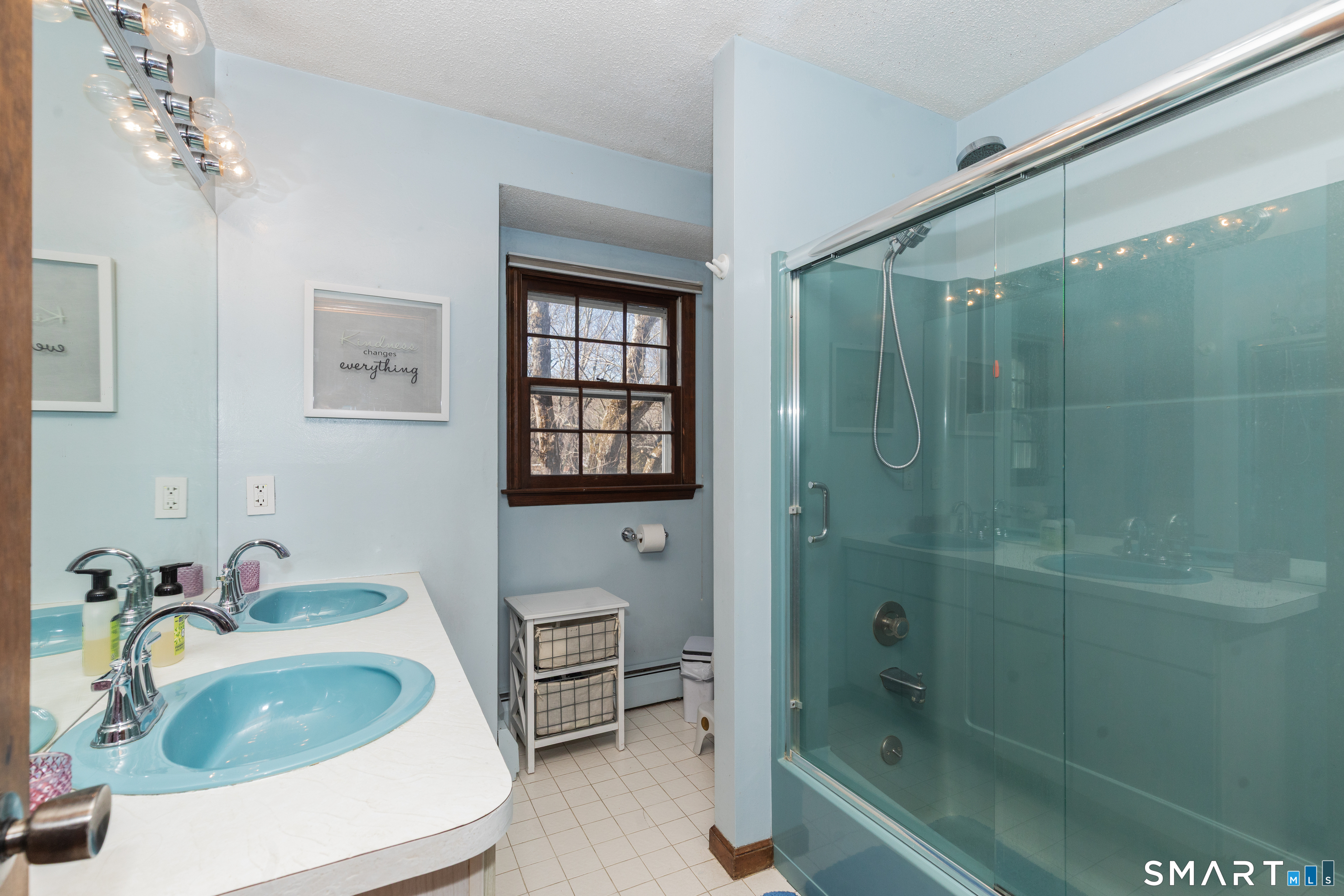 637 Watertown Road Middlebury, CT 06762 - Photo 24 of 40 a bathroom with a sink and a tub