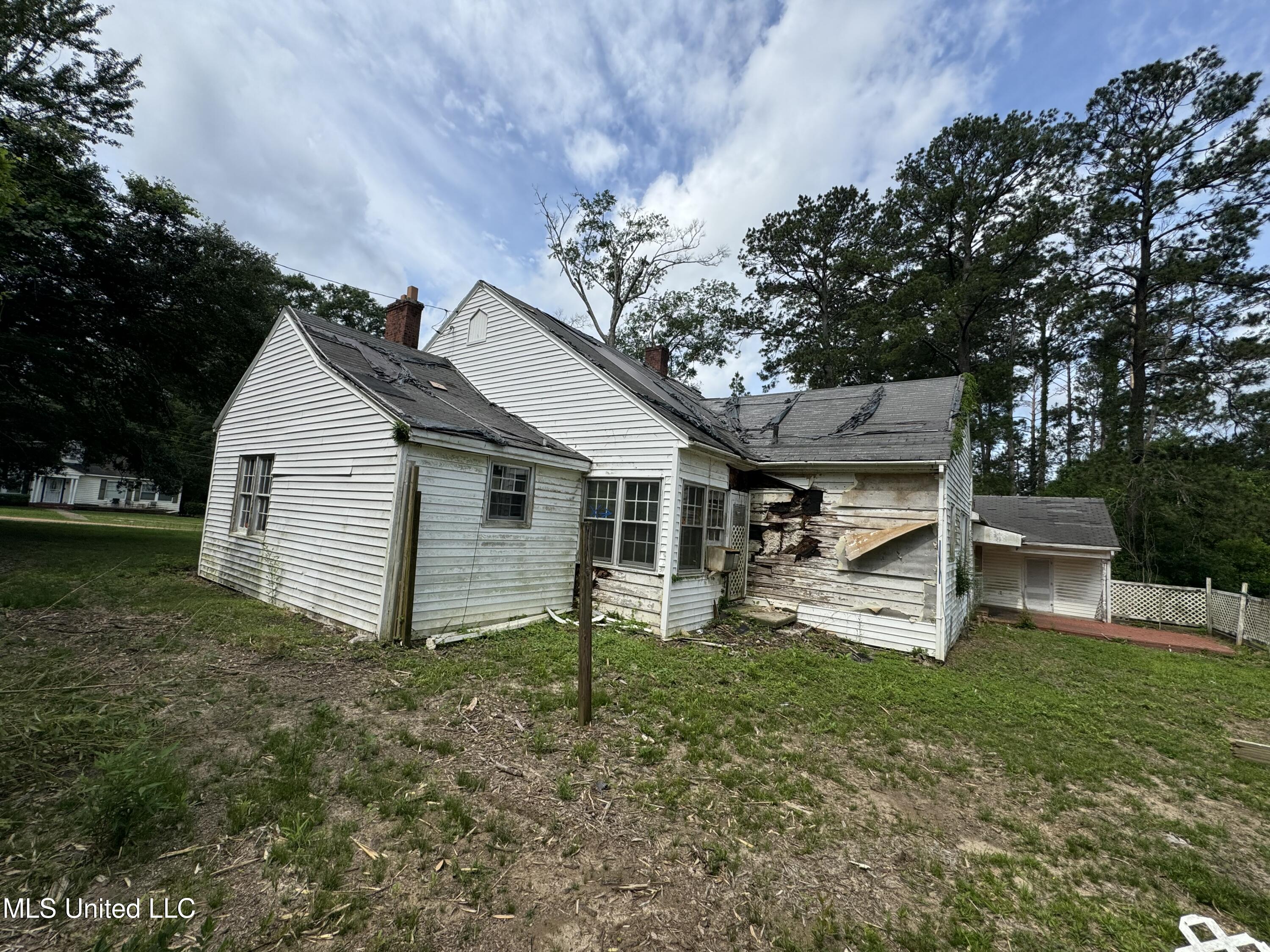 479 East Main Street Gloster, MS 39638 - Photo 4 of 15 IMG_1383