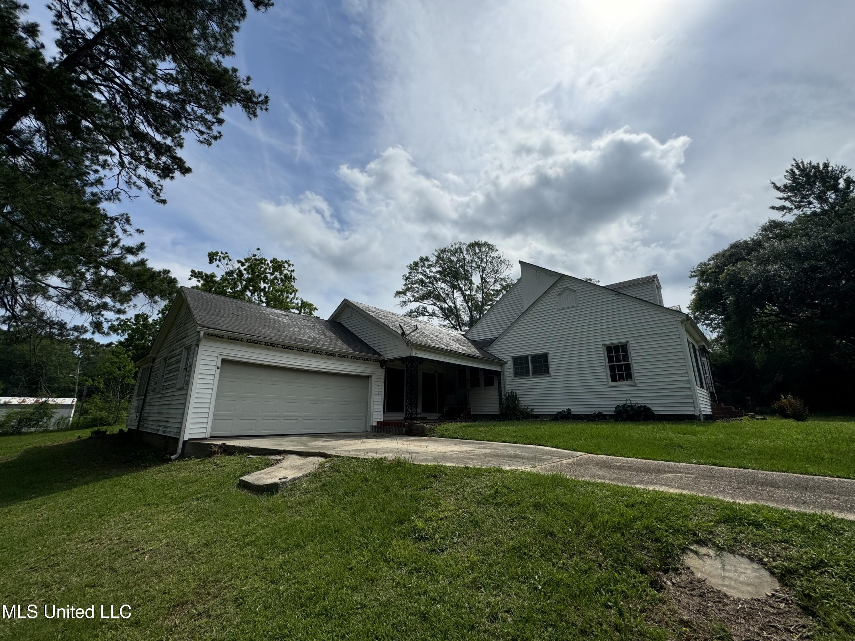 479 East Main Street Gloster, MS 39638 - Photo 6 of 15 IMG_1386