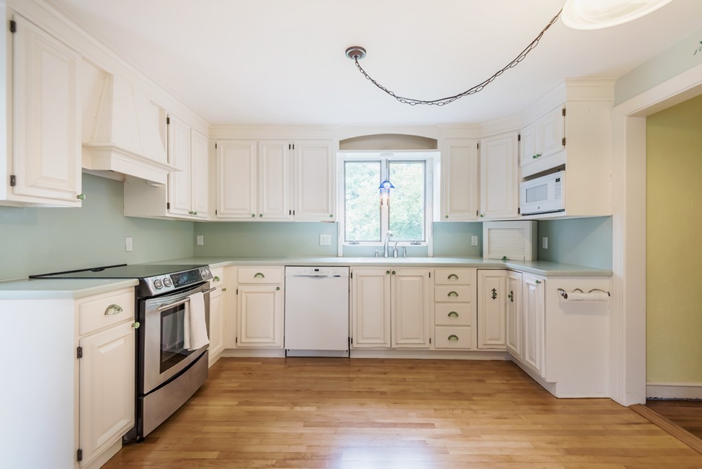 7 Cedar Road Andover, MA 01810 - Photo 3 of 25 Gallery Image 3