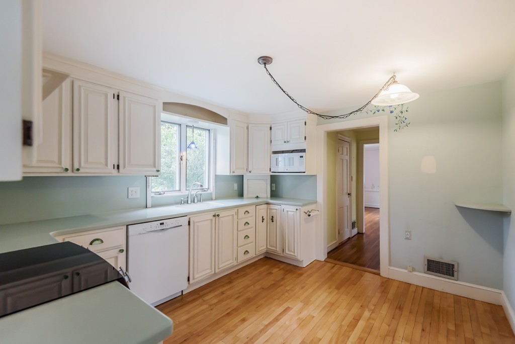 7 Cedar Road Andover, MA 01810 - Photo 4 of 25 Gallery Image 4
