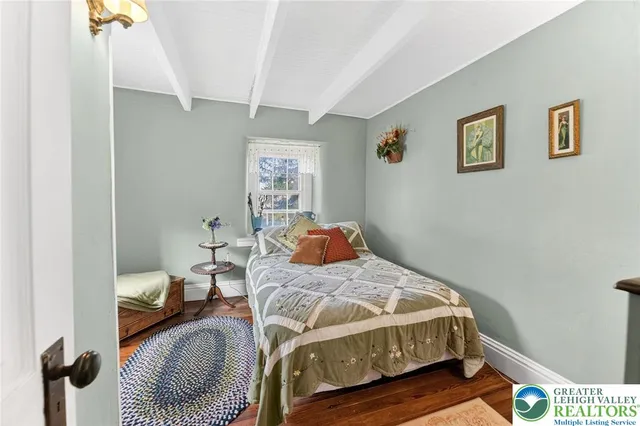 a view of backyard with tree