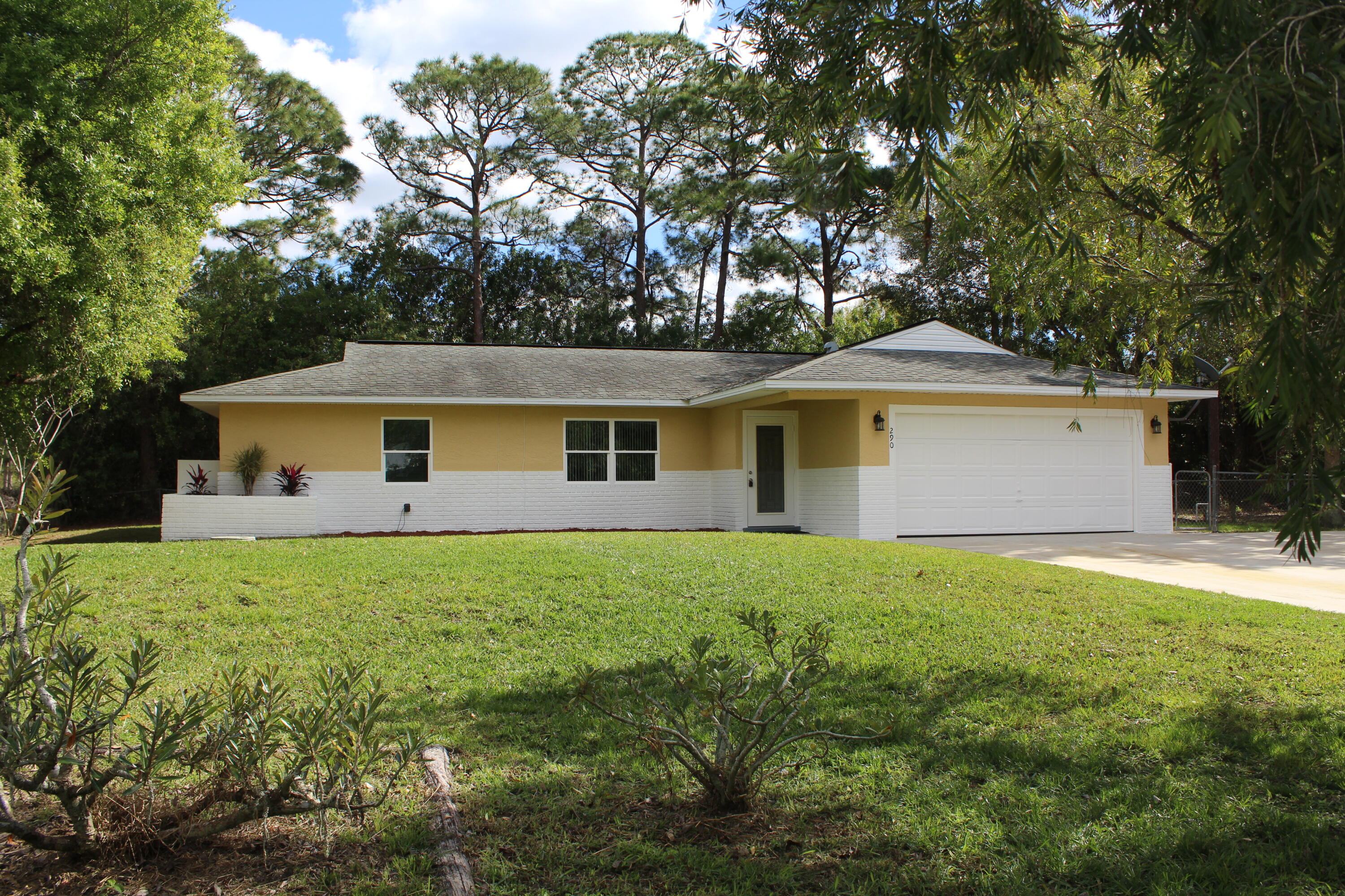 290 Berger Road Fort Pierce, FL 34945 - Photo 1 of 16 Front of house