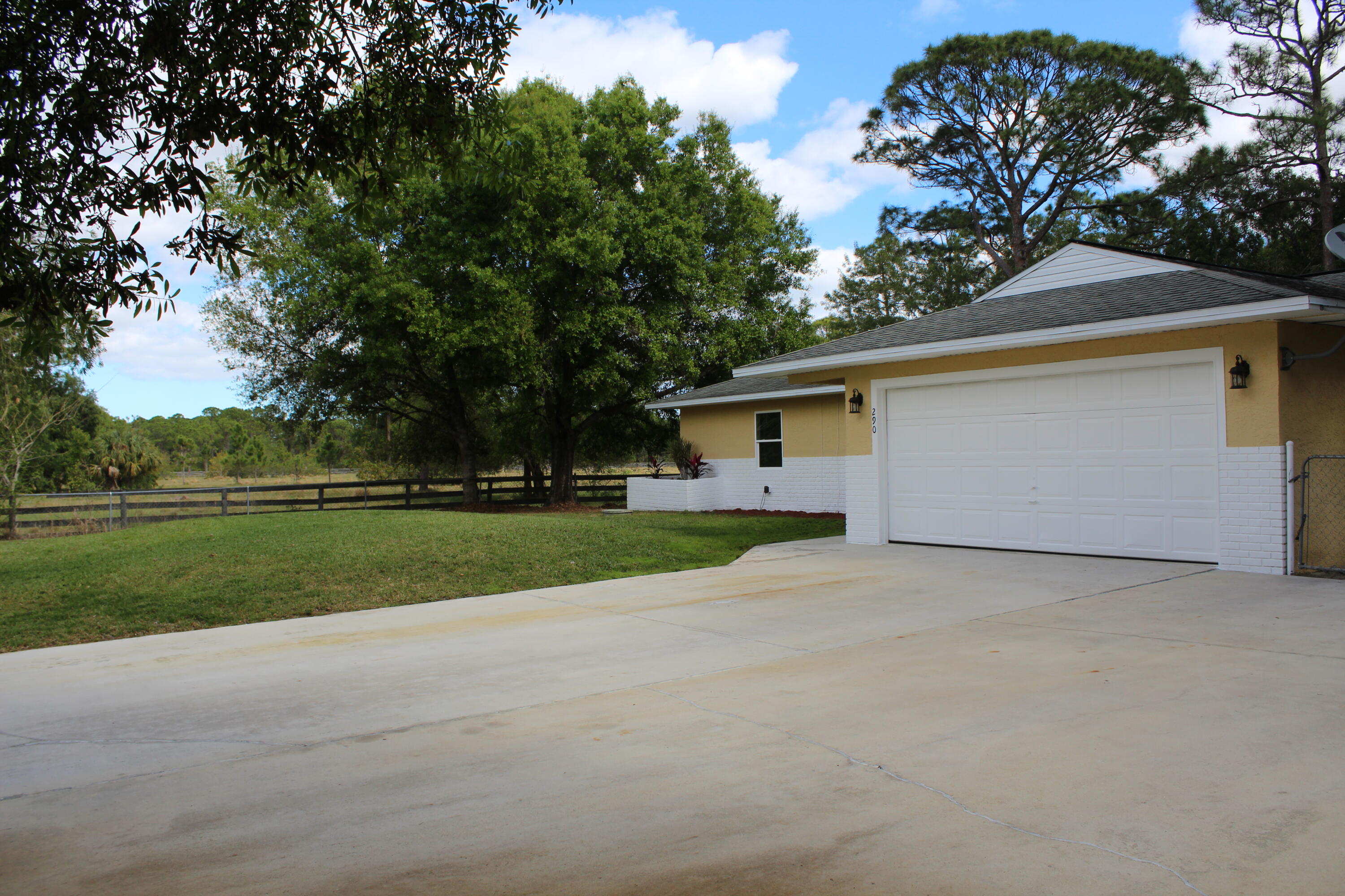 290 Berger Road Fort Pierce, FL 34945 - Photo 2 of 16 IMG_1234