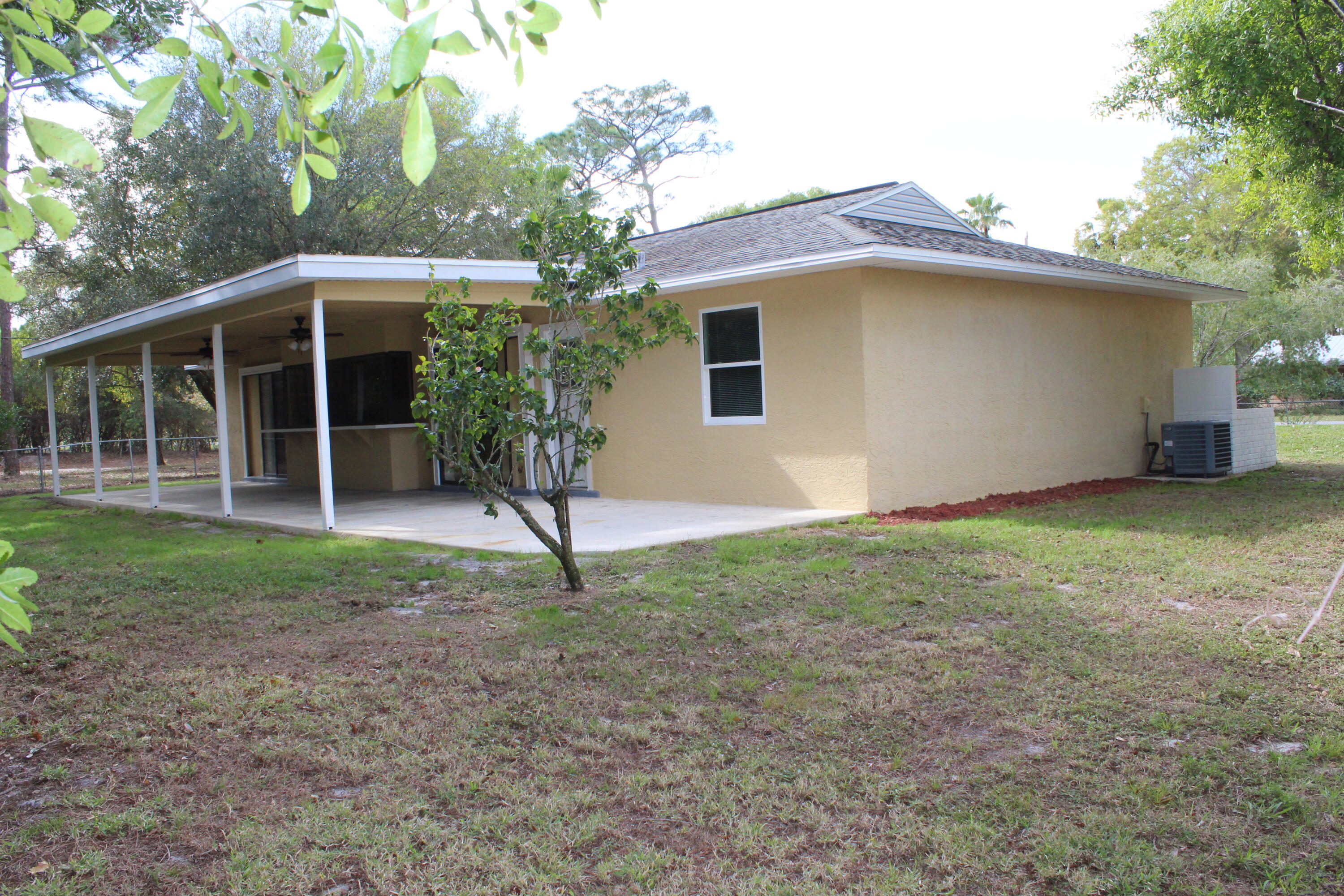 290 Berger Road Fort Pierce, FL 34945 - Photo 4 of 16 IMG_1229