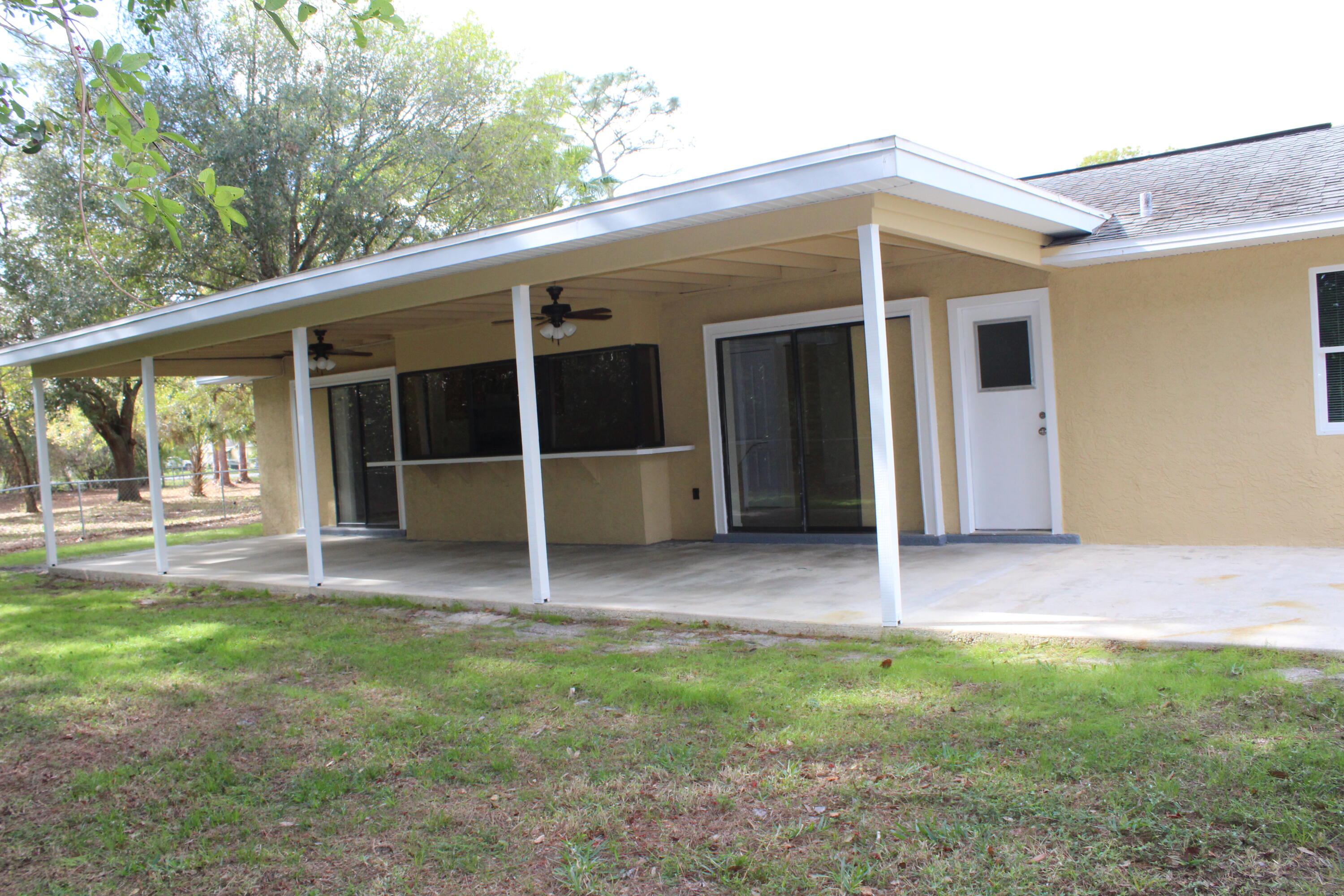 290 Berger Road Fort Pierce, FL 34945 - Photo 5 of 16 IMG_1231