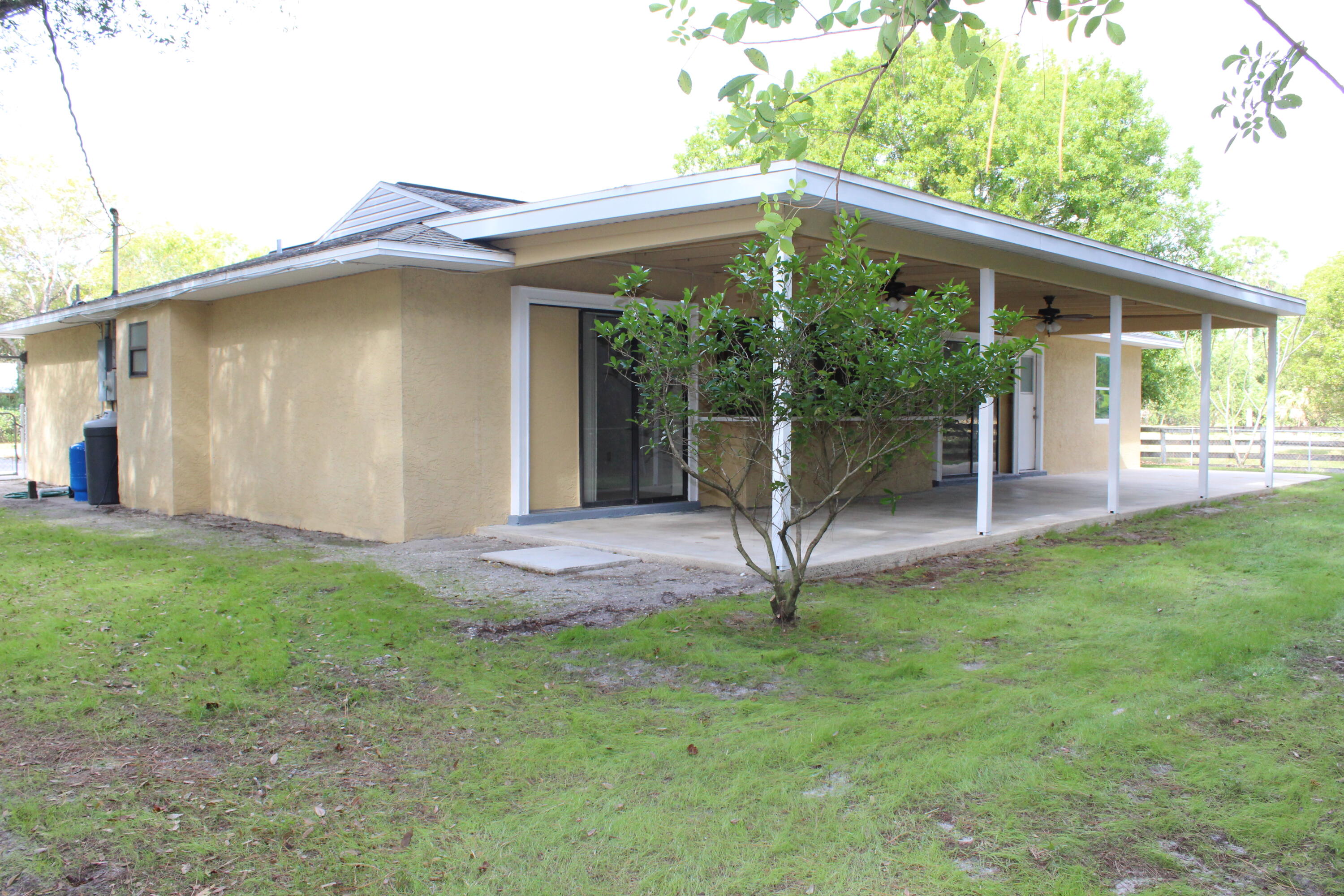 290 Berger Road Fort Pierce, FL 34945 - Photo 6 of 16 IMG_1232