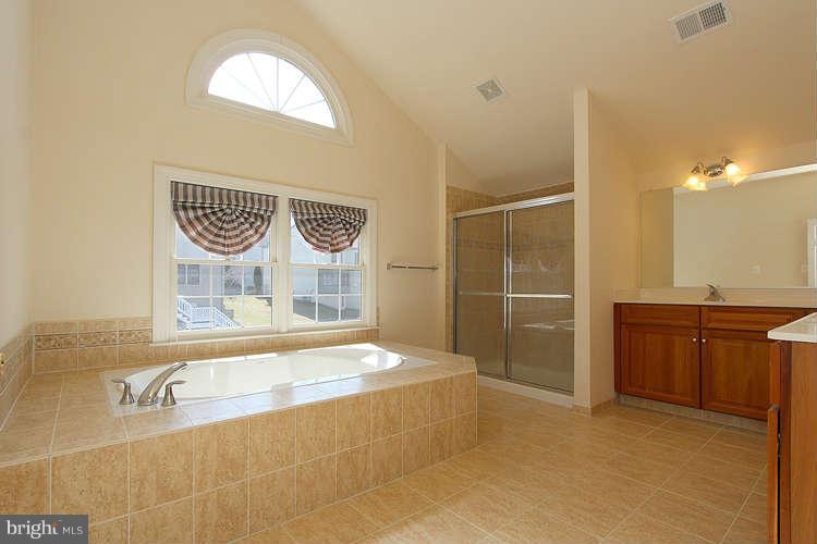 18616 Thundercloud Road Boyds, MD 20841 - Photo 24 of 28 Bath (Master)
