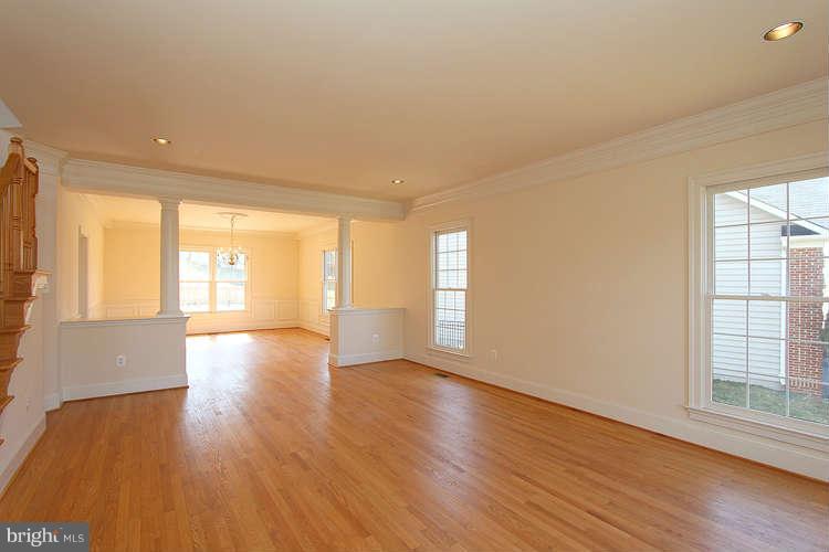 18616 Thundercloud Road Boyds, MD 20841 - Photo 5 of 28 Living Room
