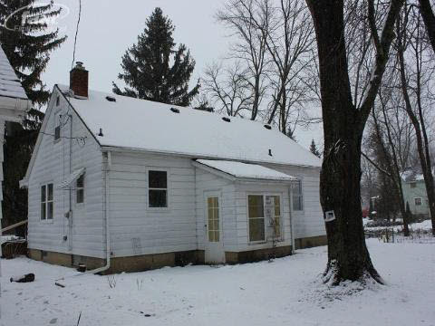 8260 Newburg Road Durand, MI 48429 - Photo 19 of 25 20348658-18.JPG
