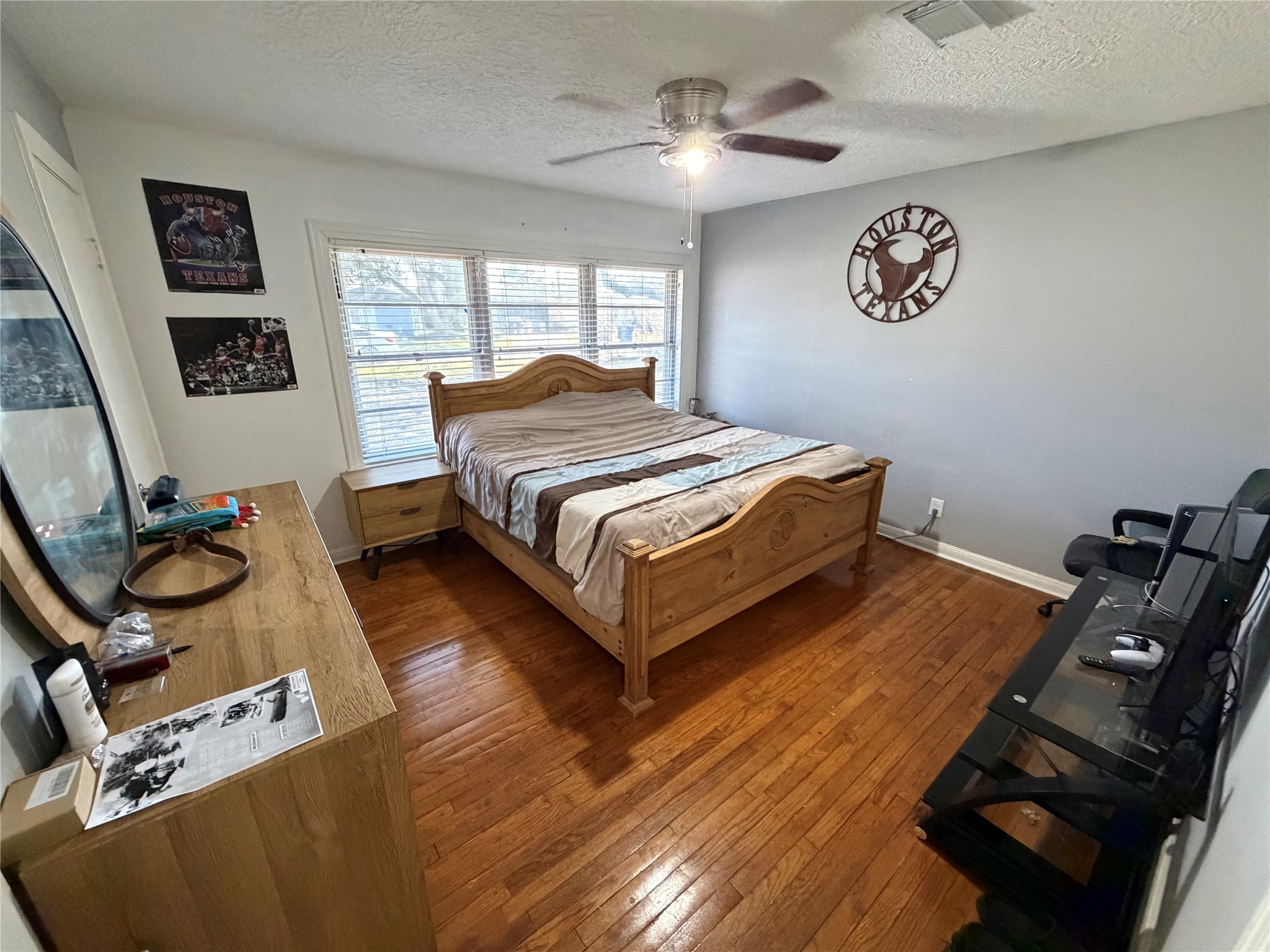 907 East Magnolia Street Angleton, TX 77515 - Photo 24 of 34 a bedroom with bed and a window