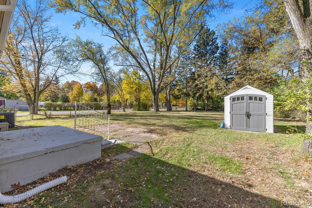 21475 Stahelin Road Southfield, MI 48075 - Photo 32 of 36