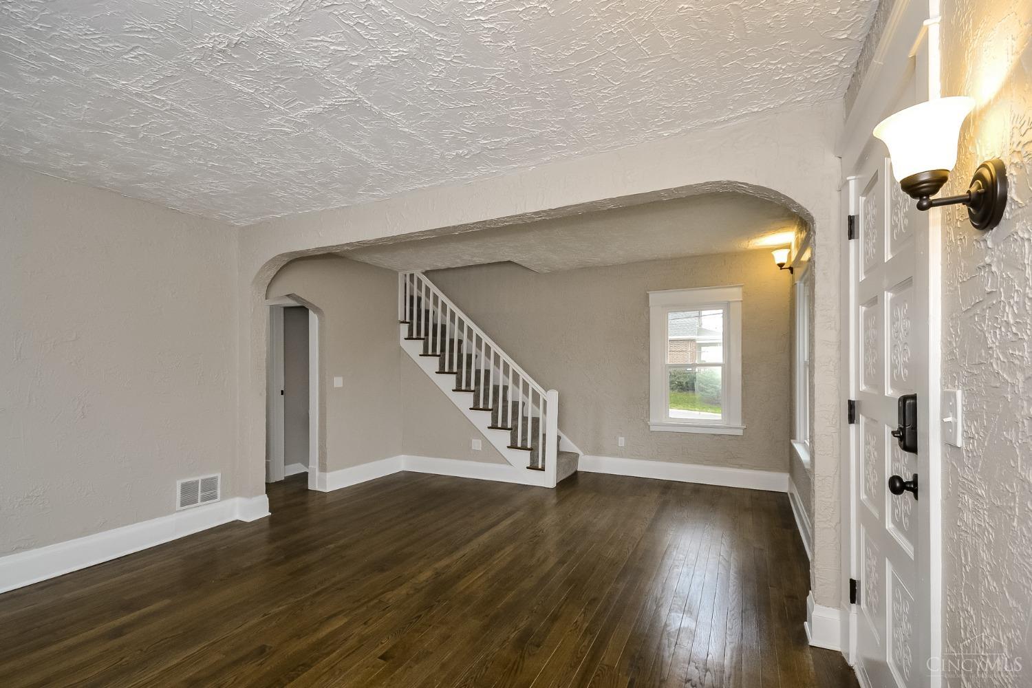 6736 Dawson Road Madeira, OH 45243 - Photo 5 of 23 Gallery Image 5