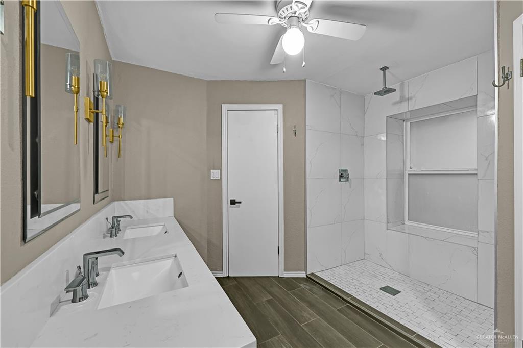 2401 South Jackson Road, Unit 29 Pharr, TX 78577 - Photo 15 of 20 a bathroom with a sink and a mirror