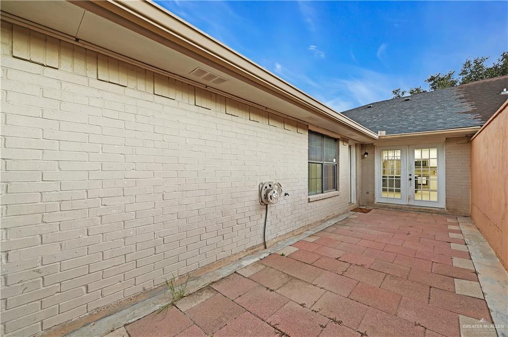 2401 South Jackson Road, Unit 29 Pharr, TX 78577 - Photo 17 of 20 a view of a backyard with a large window