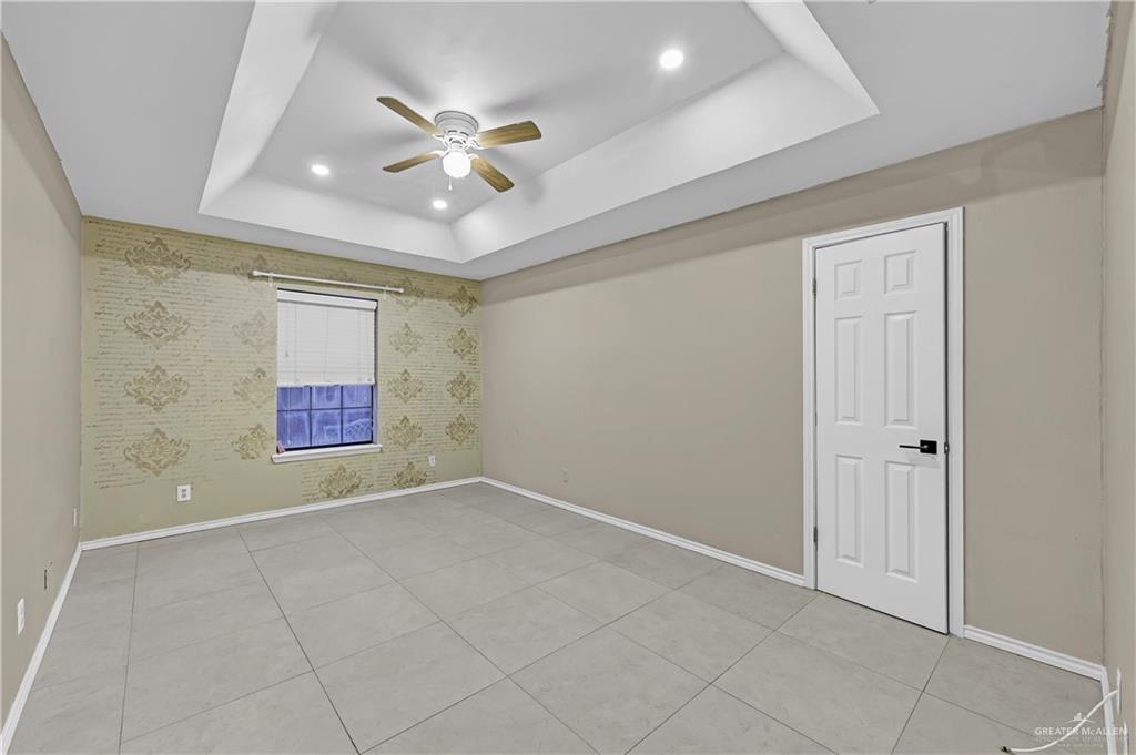 2401 South Jackson Road, Unit 29 Pharr, TX 78577 - Photo 9 of 20 a view of an empty room