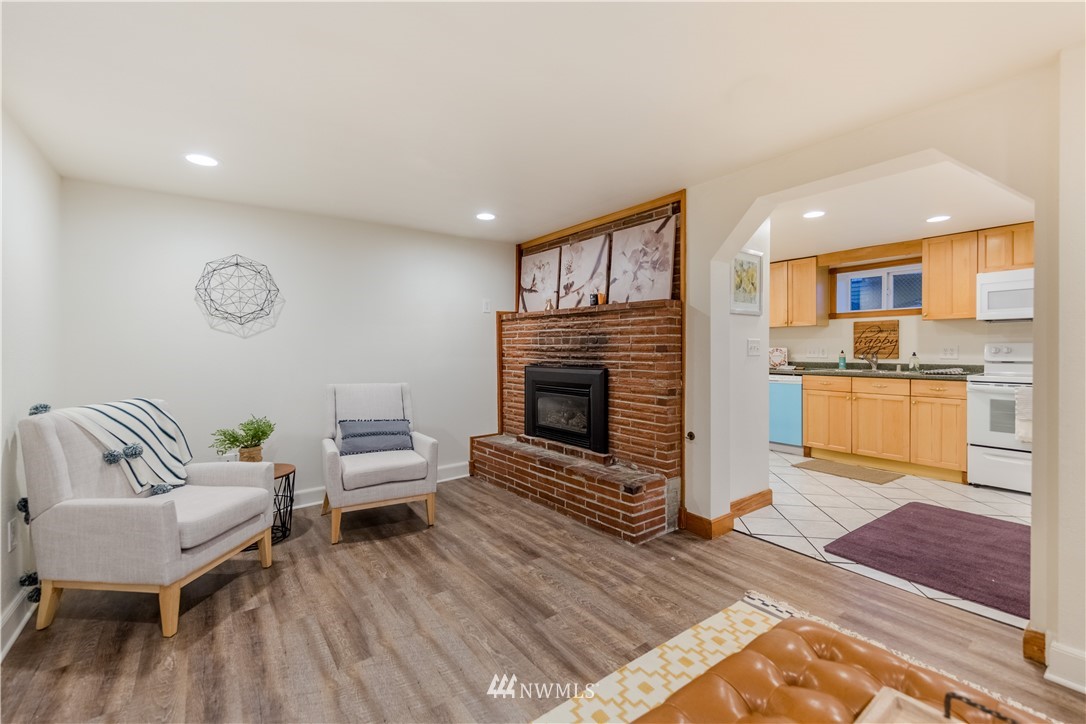 10035 17th Avenue Southwest Seattle, WA 98146 - Photo 16 of 25