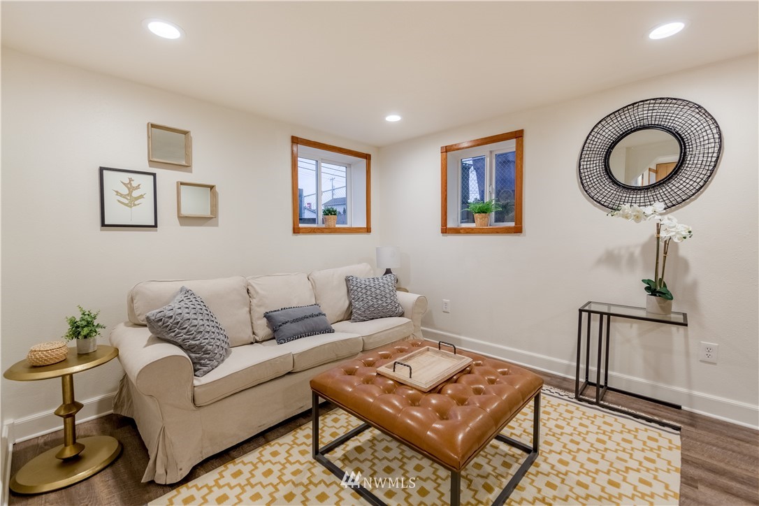 10035 17th Avenue Southwest Seattle, WA 98146 - Photo 17 of 25