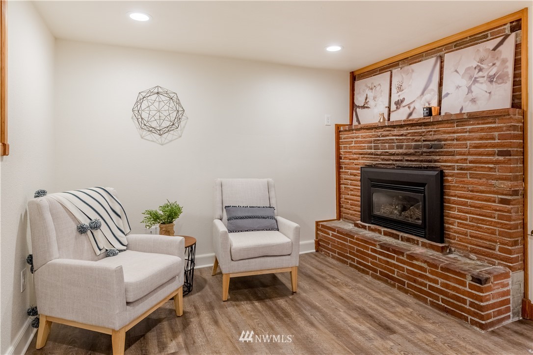 10035 17th Avenue Southwest Seattle, WA 98146 - Photo 18 of 25