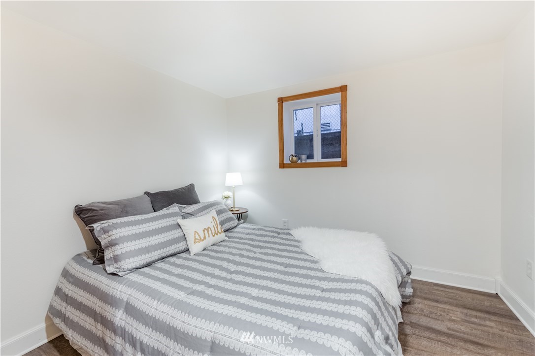 10035 17th Avenue Southwest Seattle, WA 98146 - Photo 19 of 25