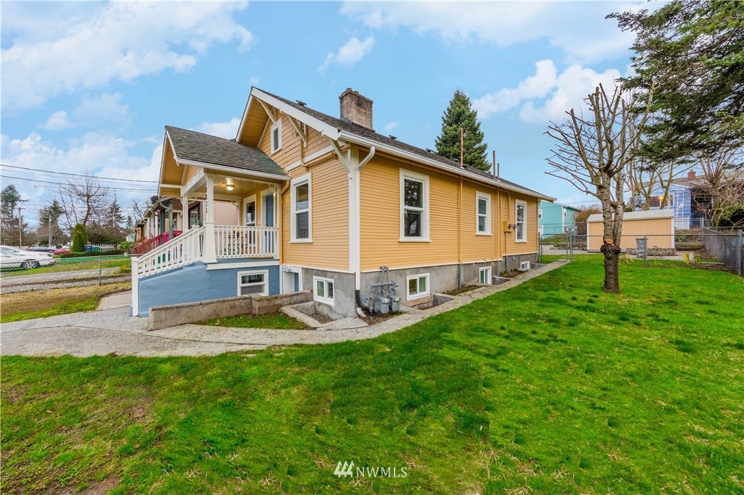 10035 17th Avenue Southwest Seattle, WA 98146 - Photo 3 of 25