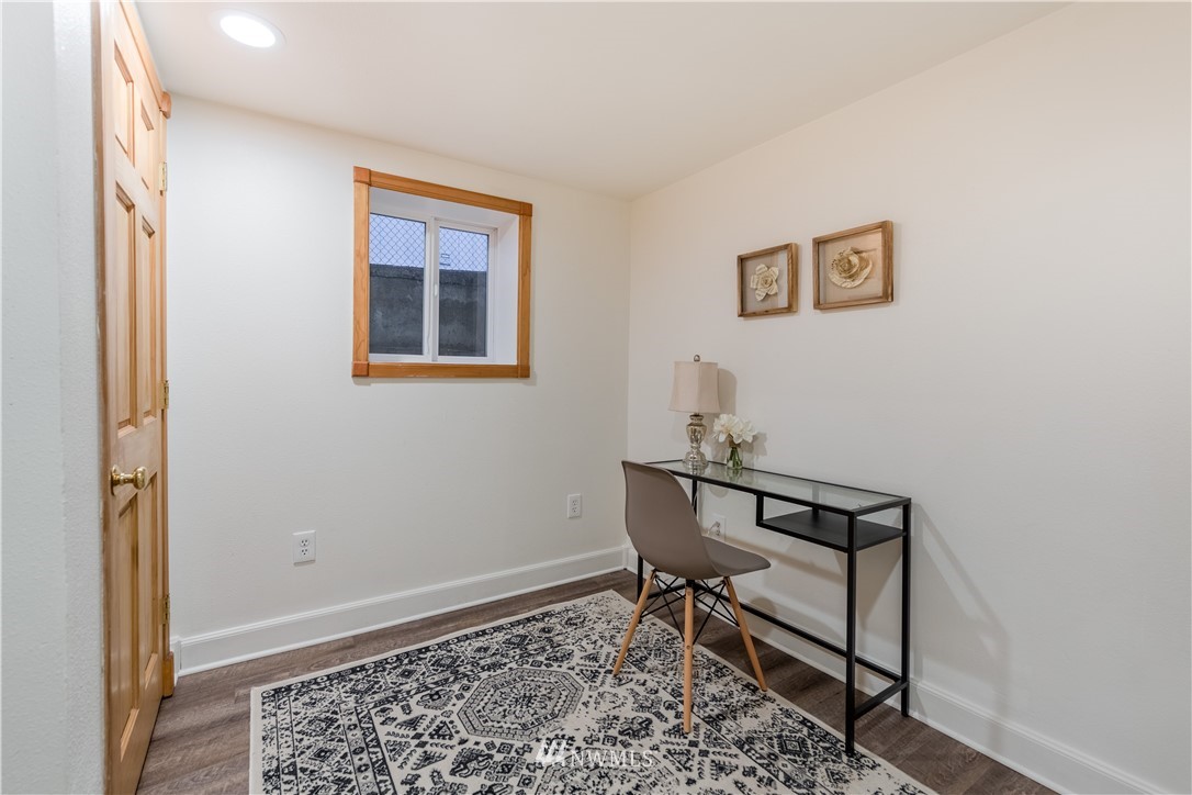 10035 17th Avenue Southwest Seattle, WA 98146 - Photo 21 of 25