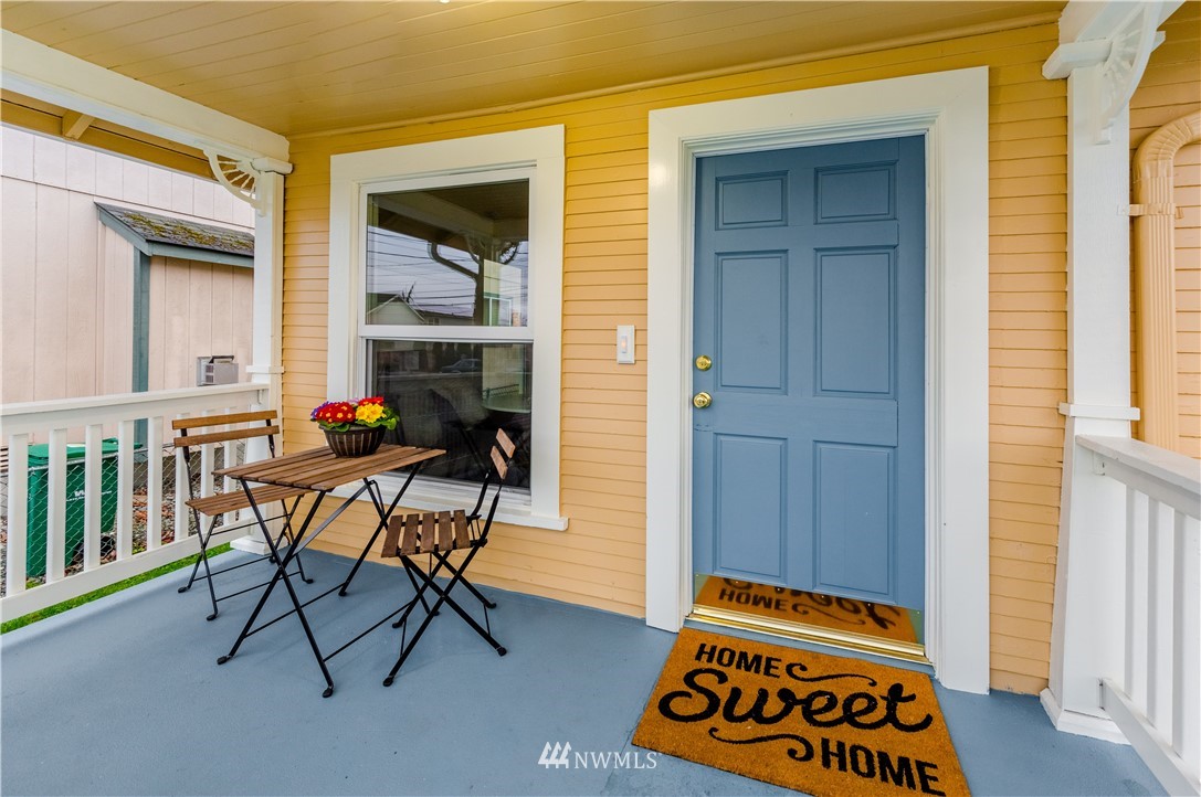 10035 17th Avenue Southwest Seattle, WA 98146 - Photo 4 of 25
