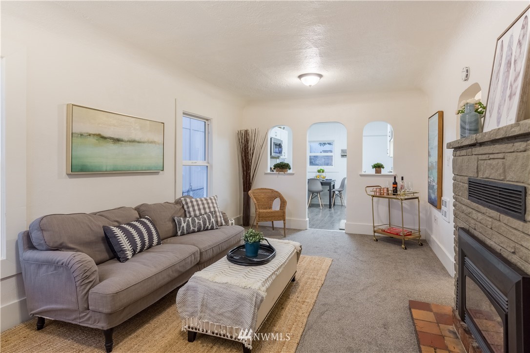 10035 17th Avenue Southwest Seattle, WA 98146 - Photo 5 of 25