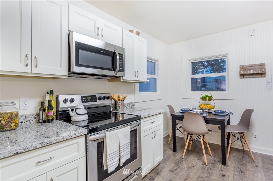 10035 17th Avenue Southwest Seattle, WA 98146 - Photo 7 of 25