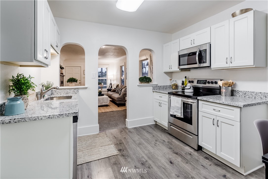 10035 17th Avenue Southwest Seattle, WA 98146 - Photo 9 of 25