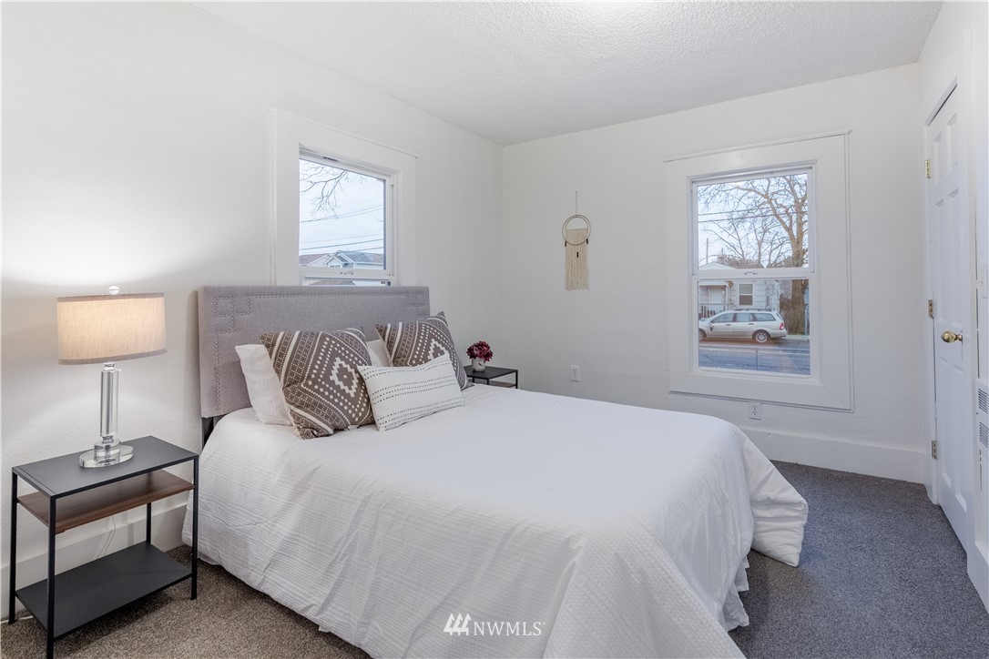 10035 17th Avenue Southwest Seattle, WA 98146 - Photo 10 of 25