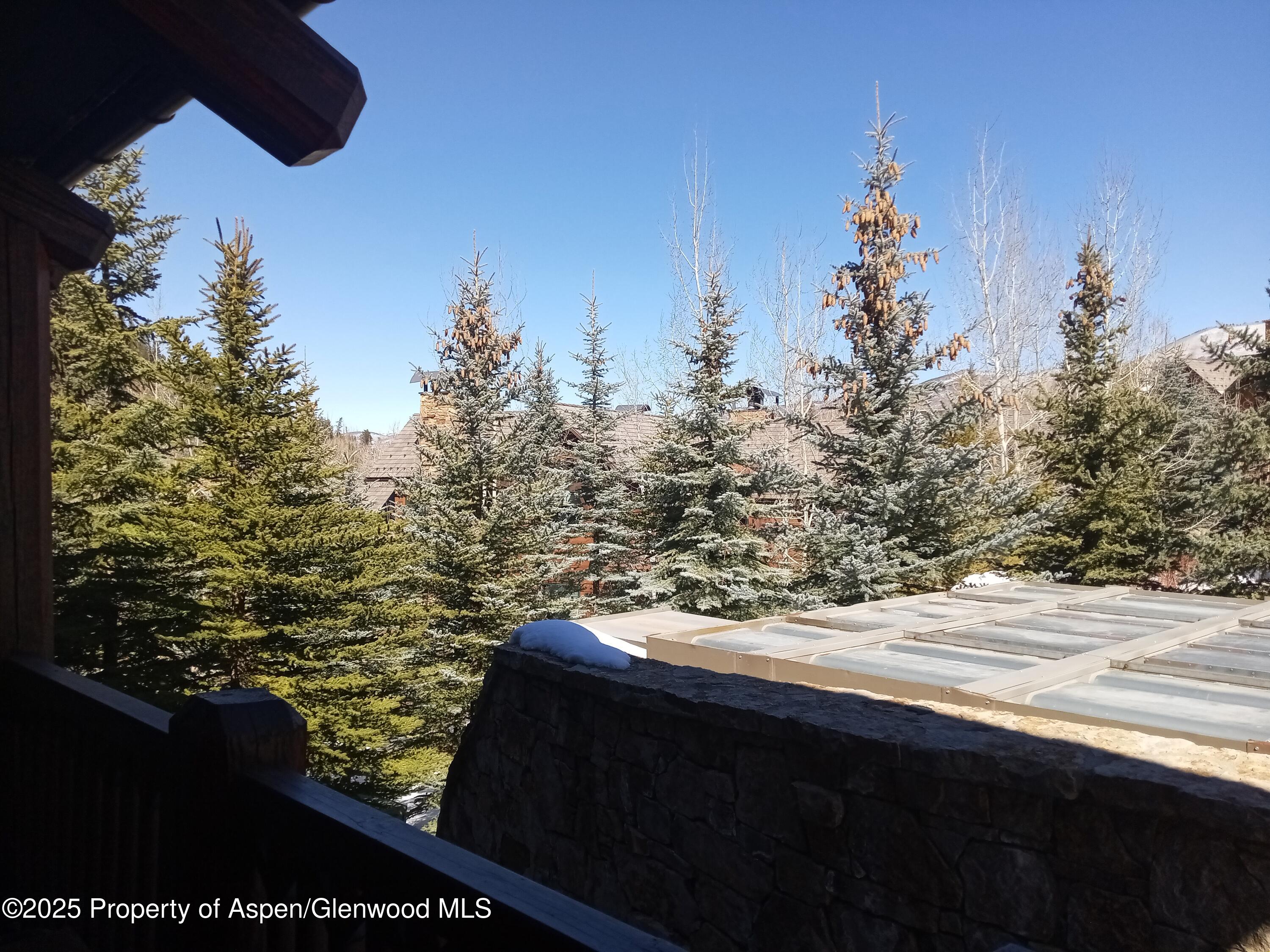 197 Prospector Road, Unit 2312 FIXED WEEKS 1 34 35 Aspen, CO 81611 - Photo 28 of 38 a view of a terrace