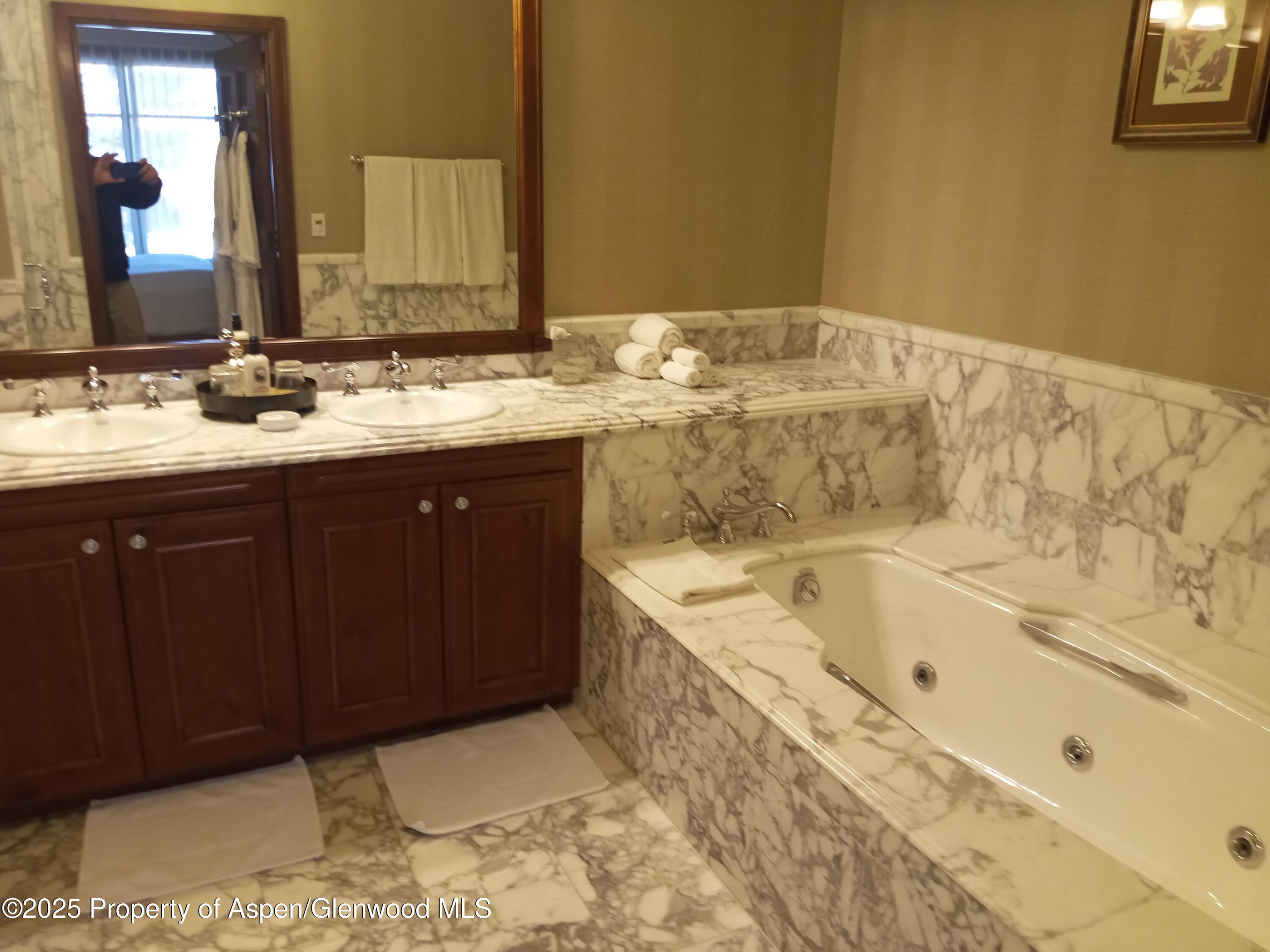 197 Prospector Road, Unit 2312 FIXED WEEKS 1 34 35 Aspen, CO 81611 - Photo 35 of 38 a bathroom with a bathtub and a sink