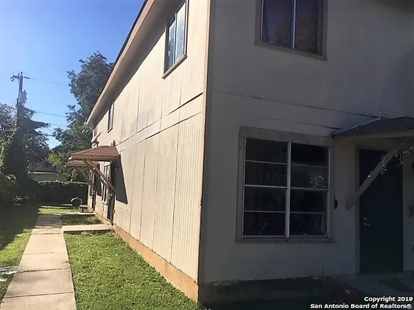 $825 | 5113 Sierra, Unit 3, San Antonio, TX 78214