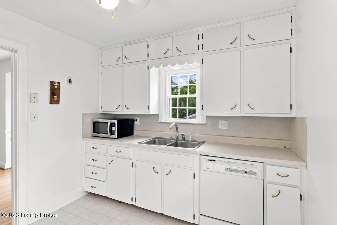 4031 Springhill Road Louisville, KY 40207 - Photo 12 of 46 4031 Springhill Rd - 16