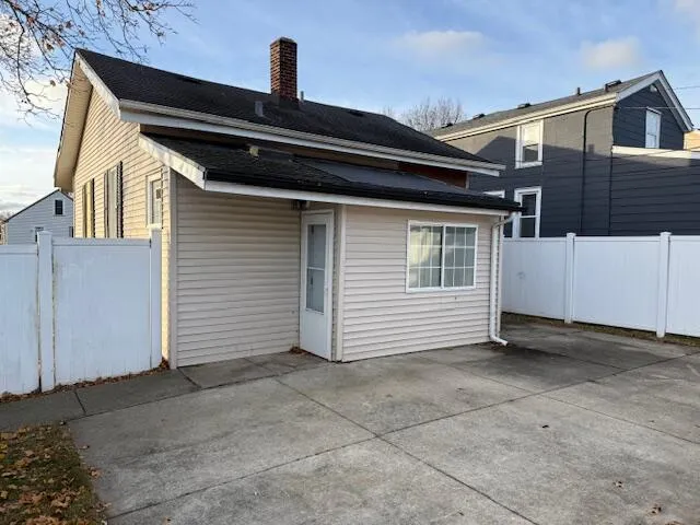 $160,000 | 1602 76th Street, Kenosha, WI 53143