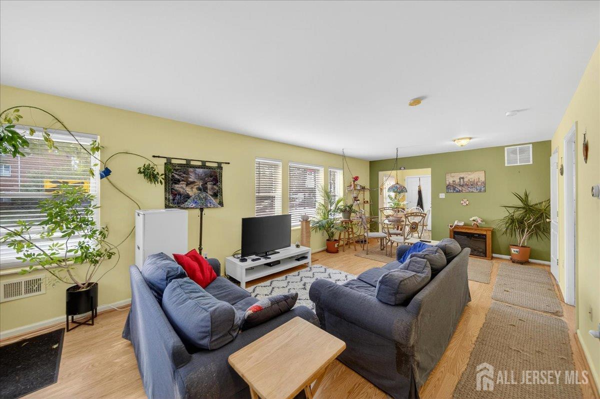 112 Commerce Street Perth Amboy, NJ 08861 - Photo 6 of 33