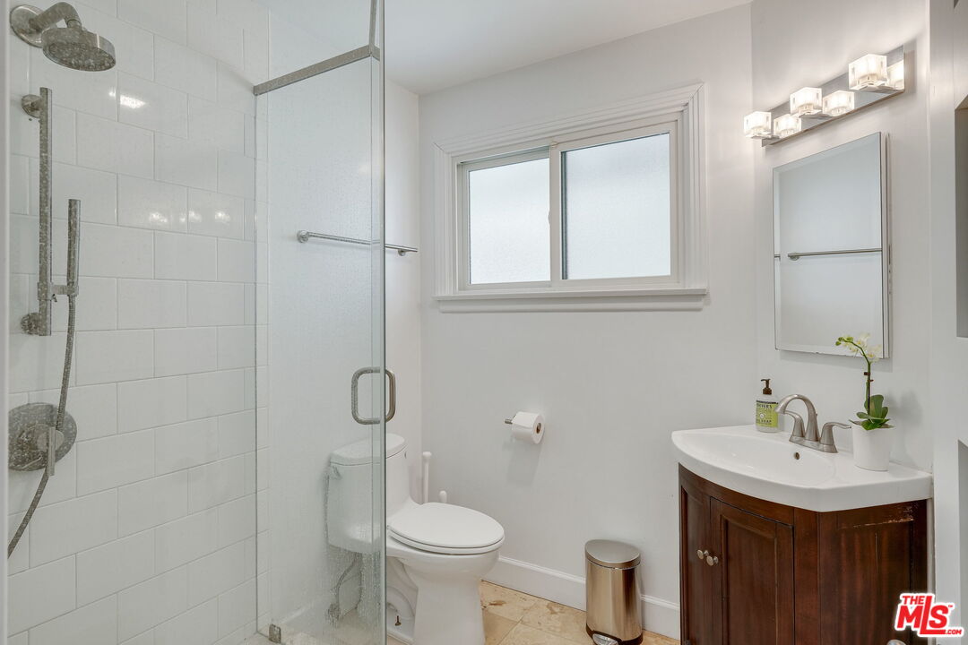 2066 Roscomare Road Los Angeles, CA 90077 - Photo 13 of 20