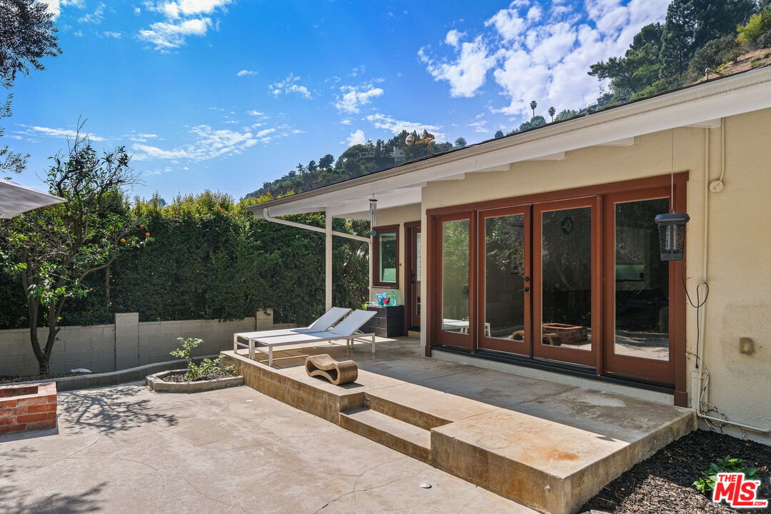 2066 Roscomare Road Los Angeles, CA 90077 - Photo 15 of 20