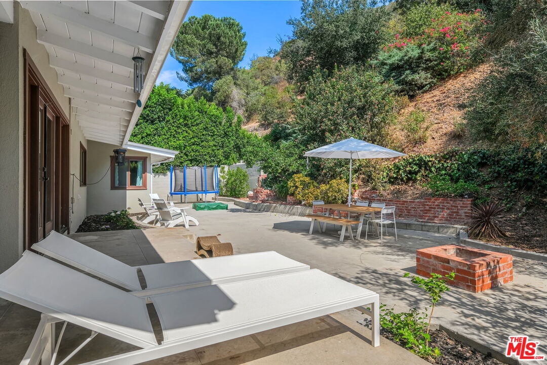 2066 Roscomare Road Los Angeles, CA 90077 - Photo 16 of 20