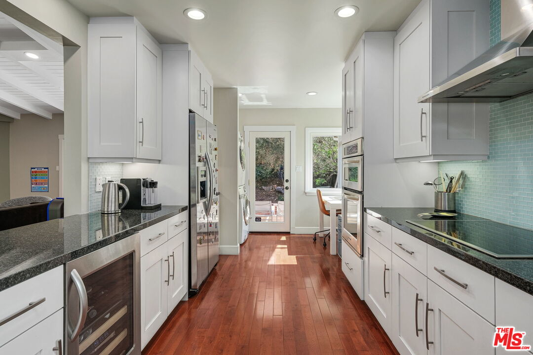 2066 Roscomare Road Los Angeles, CA 90077 - Photo 7 of 20