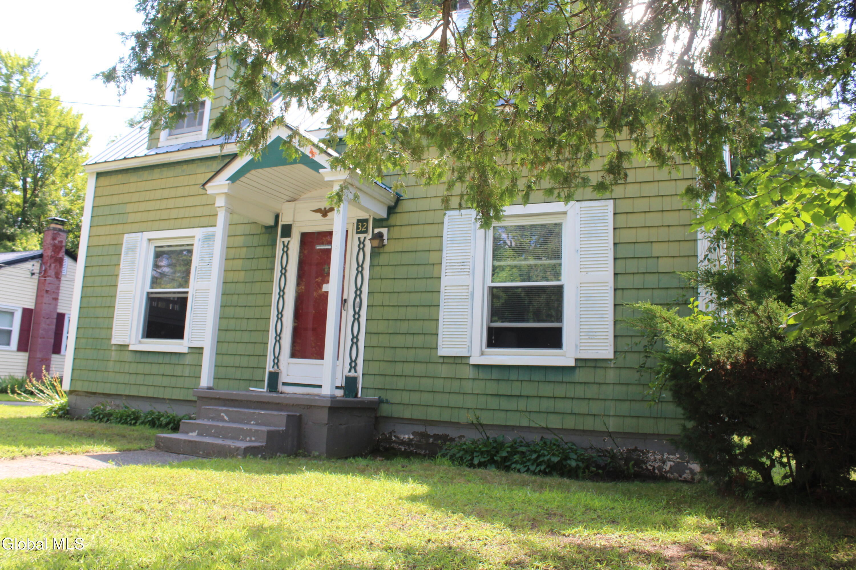 32 Gates Avenue Fort Edward, NY 12828 - Photo 2 of 24 right