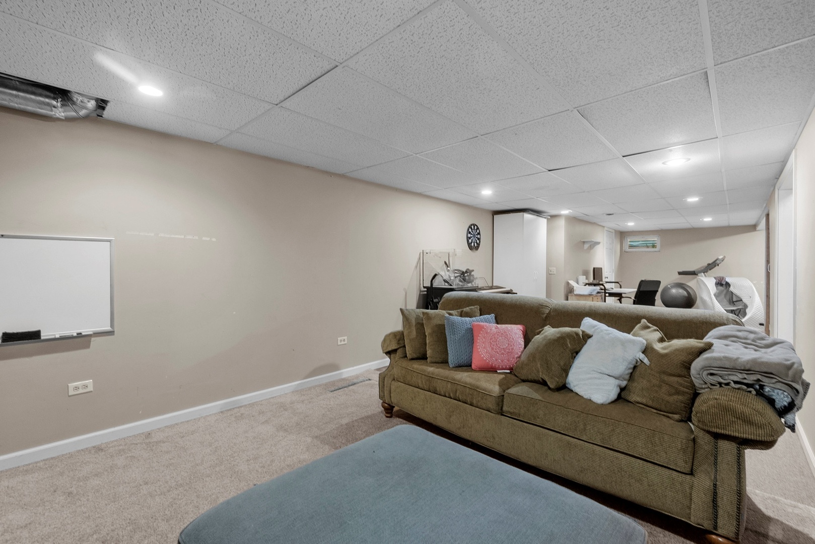 808 Stonegate Road New Lenox, IL 60451 - Photo 17 of 24 a living room with furniture and a couch