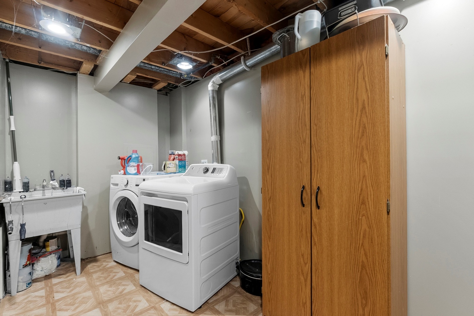 808 Stonegate Road New Lenox, IL 60451 - Photo 19 of 24 a utility room with dryer and washer