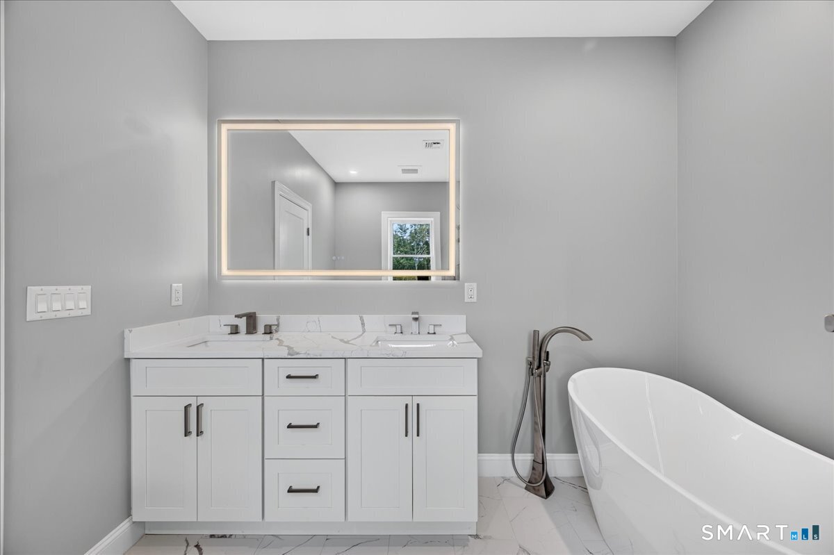 123 Scott Road East Lyme, CT 06333 - Photo 26 of 39 Primary bathroom