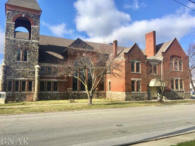 525 North Church Street Decatur, IL 62522 - Photo 4 of 15 a front view of a building