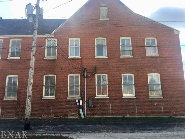 525 North Church Street Decatur, IL 62522 - Photo 10 of 15 a front view of a building
